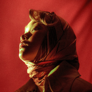 黑丝袜红面罩少妇好爽
