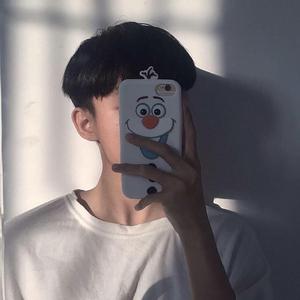 光屁股口交熟妇
