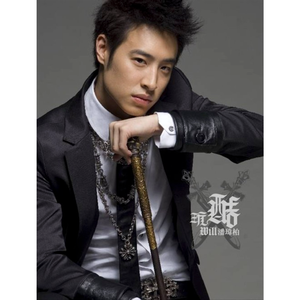 光屁股口交熟妇
